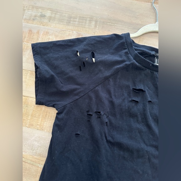 Forever 21 one shoulder distressed short sleeve off the shoulder shirt tee top - Picture 4 of 9